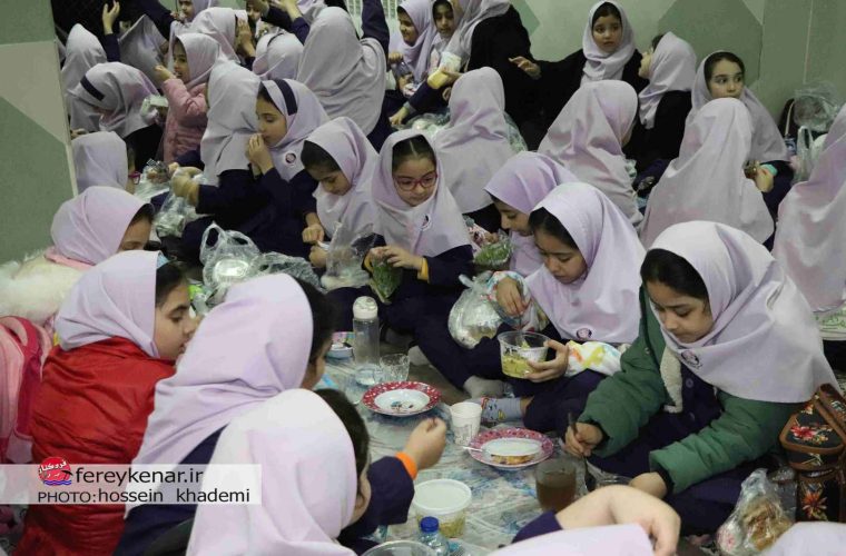برگزاری ضیافت بزرگ افطاری در مدرسه فاطمه الزهرا(س)فریدونکنار